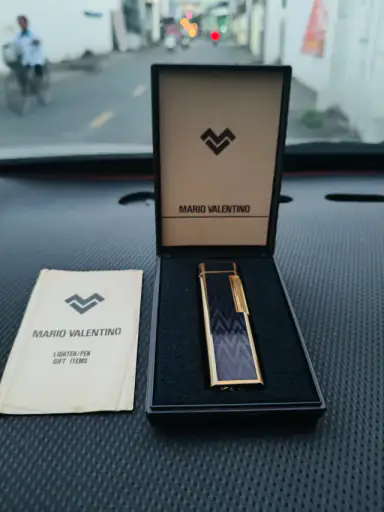 Bật lửa VALENTINO